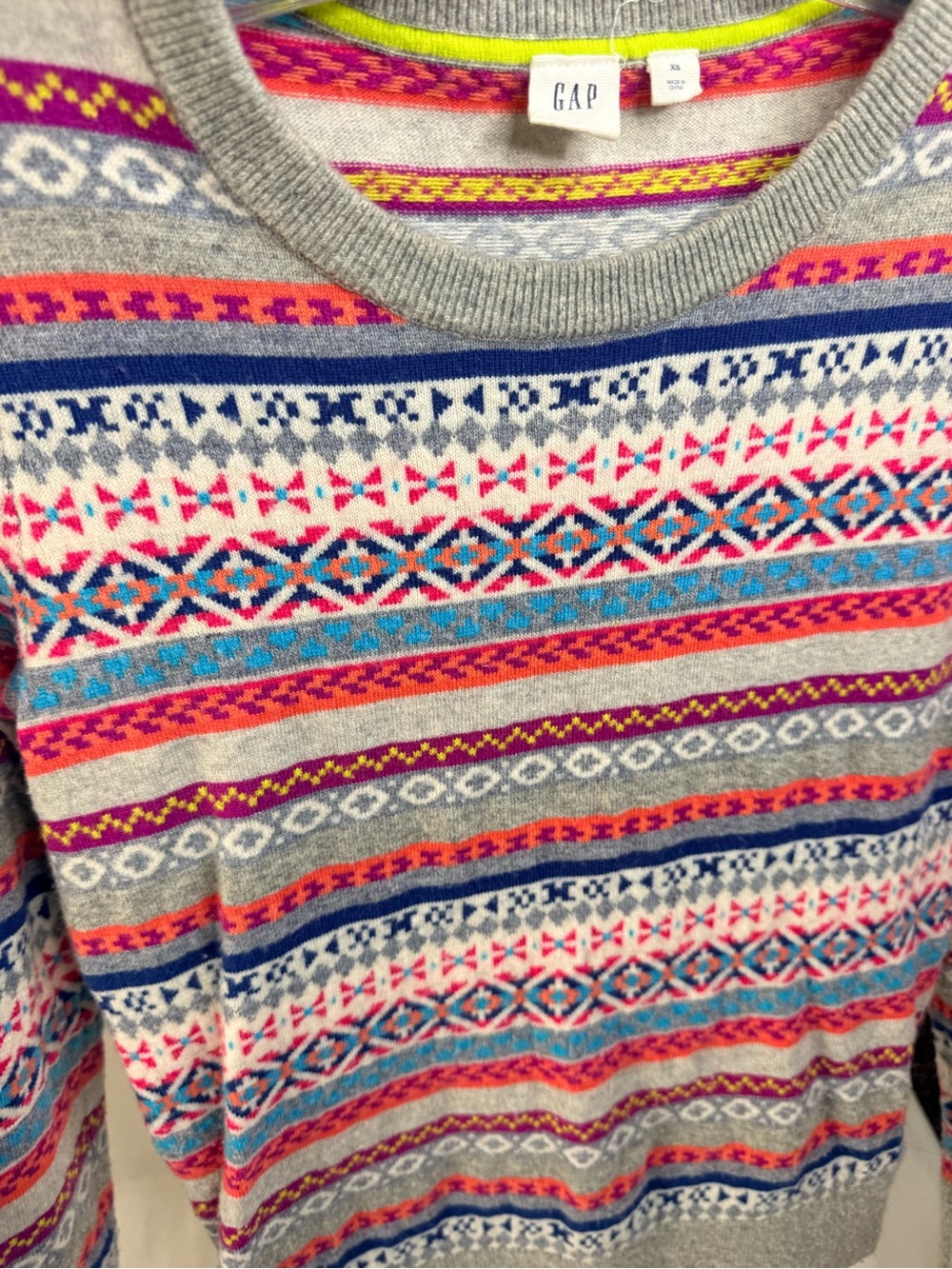 GAP Gray Crewneck Sweater with Multicolor Fair Isle Stripes XS - Picture 7 of 9